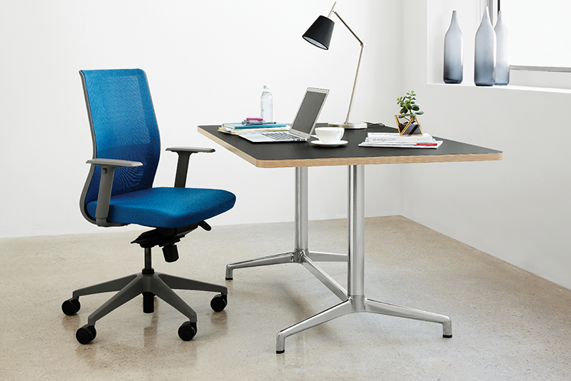 6C task chair with desk