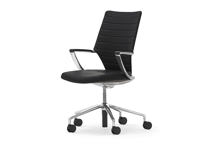 Keilhauer awarded a Red Dot for Swurve, the company’s first Carbon Neutral office chair